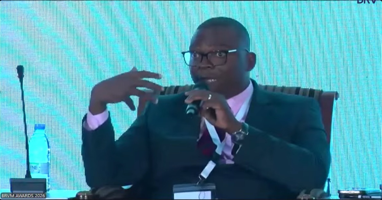 𝐅𝐢𝐧𝐚𝐧𝐜𝐞𝐦𝐞𝐧𝐭 𝐝𝐮𝐫𝐚𝐛𝐥𝐞 : 𝐥𝐞𝐮𝐫𝐫𝐞 𝐨𝐮 𝐫é𝐚𝐥𝐢𝐭é ? 𝐐𝐮𝐞𝐥𝐬 𝐝é𝐟𝐢𝐬 𝐩𝐨𝐮𝐫 𝐥’𝐔𝐄𝐌𝐎𝐀 𝐞𝐭 𝐥𝐞 𝐌𝐚𝐫𝐜𝐡é 𝐅𝐢𝐧𝐚𝐧𝐜𝐢𝐞𝐫 𝐑é𝐠𝐢𝐨𝐧𝐚𝐥 ?